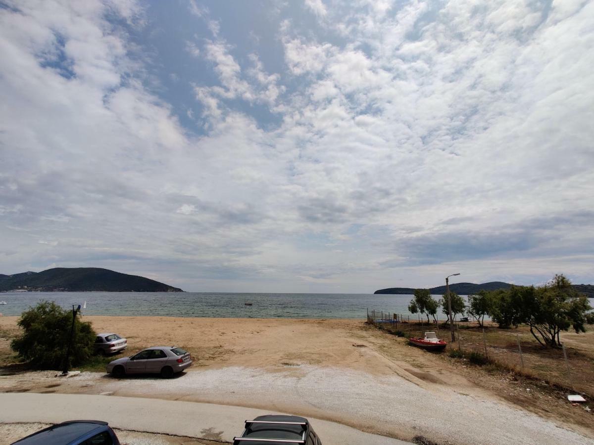 Eva Beach Apartment Néa Péramos Εξωτερικό φωτογραφία