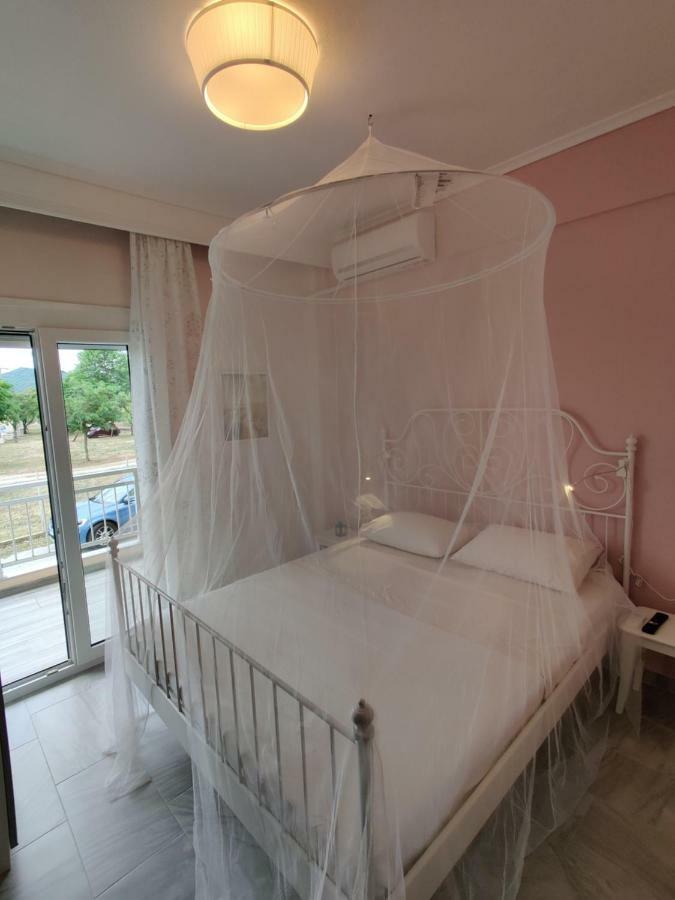 Eva Beach Apartment Néa Péramos Εξωτερικό φωτογραφία