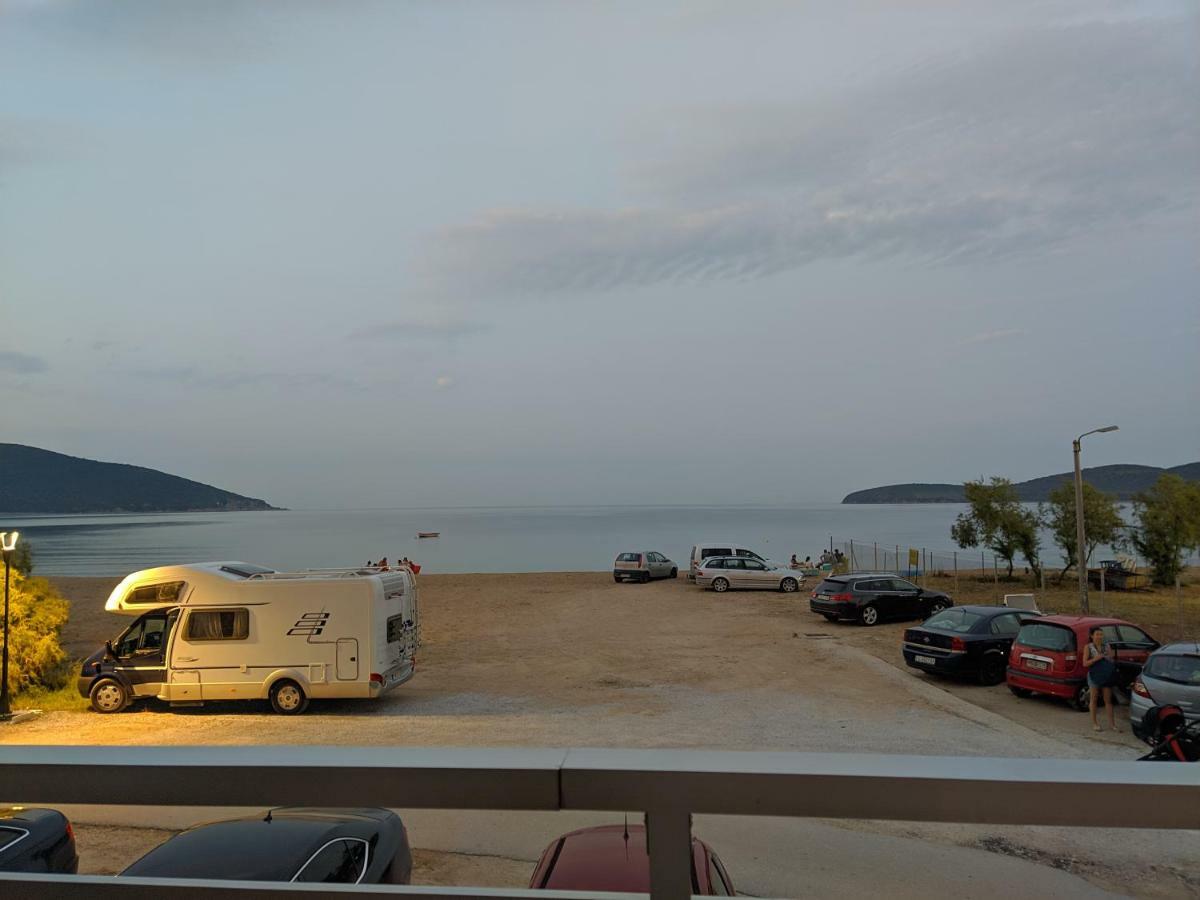 Eva Beach Apartment Néa Péramos Εξωτερικό φωτογραφία
